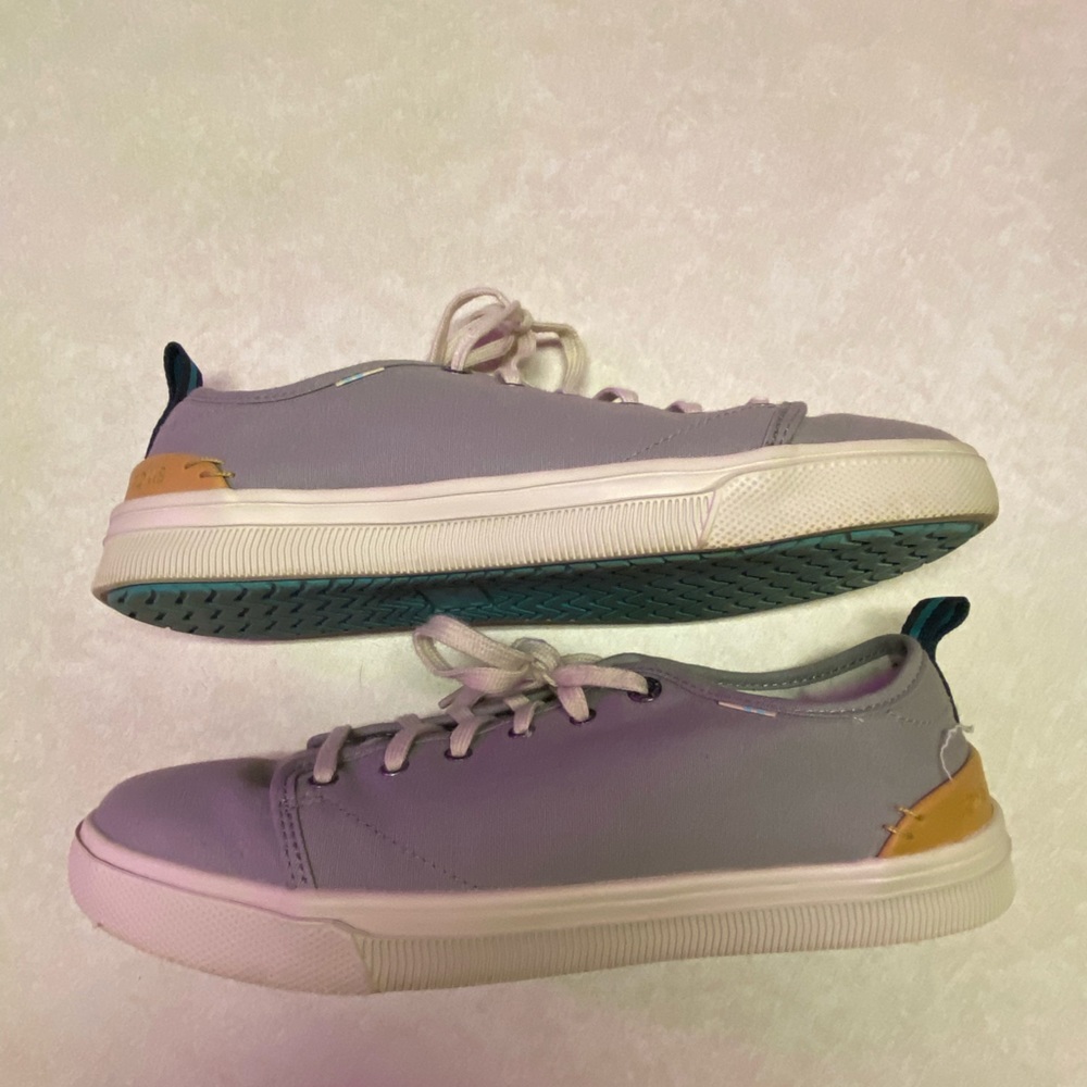 Tom’s sneakers. Women’s size 9.